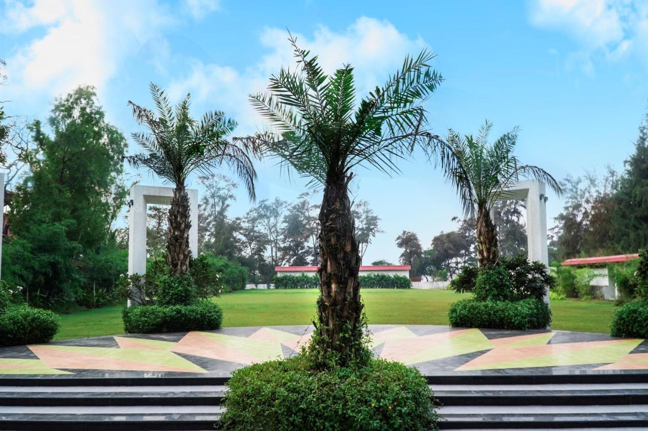 Shanti Resorts Valsad Esterno foto